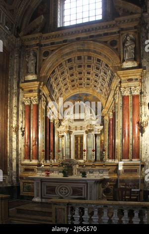 Bologne, Italie. Intérieur de la cathédrale (Catedrale Metropolitana di San Pietro). Chapelle avec les reliques de S. Anne. Banque D'Images