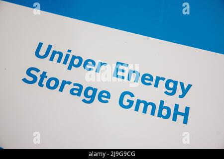 Unterreit, Allemagne. 23rd mai 2022. Le lettrage « uniper Energy Storage GmbH » peut être vu à l'entrée de l'installation de stockage de gaz naturel de Bierwang. Au cours de leur visite, le président Söder et le ministre de l'économie Aiwanger souhaitent se renseigner sur la situation actuelle du stockage et discuter des mesures nécessaires pour assurer la sécurité de l'approvisionnement. Credit: Matthias balk/dpa/Alay Live News Banque D'Images