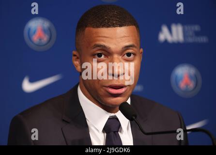 Paris, France, 23/05/2022, Kylian Mbappe de PSG lors d'une conférence de presse à la suite du renouvellement de son contrat à Paris Saint-Germain jusqu'en 2025, le 23 mai 2022 au stade du Parc des Princes à Paris, France - photo Jean Catuffe / DPPI crédit: DPPI Media/Alay Live News Banque D'Images