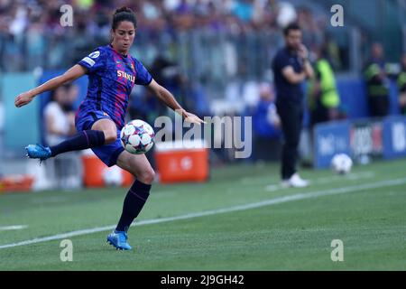 Marta Torrejon du FC Barcelone contrôle le ballon lors du match final de la Ligue des champions des femmes de l'UEFA entre le FC Barcelone et l'Olympique Lyon au stade Allianz le 21 mai 2022 à Turin, Italie . Banque D'Images