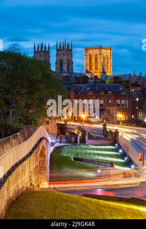 La nuit tombe à York, Angleterre. Banque D'Images
