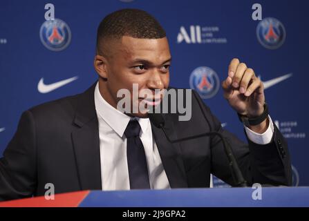 Paris, France, 23/05/2022, Kylian Mbappe de PSG lors d'une conférence de presse à la suite du renouvellement de son contrat à Paris Saint-Germain jusqu'en 2025, le 23 mai 2022 au stade du Parc des Princes à Paris, France - photo : Jean Catuffe/DPPI/LiveMedia crédit : Agence photo indépendante/Alay Live News Banque D'Images