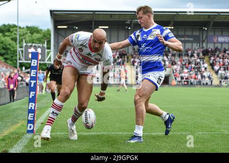 Leigh, Angleterre - 22nd mai 2022 - Blake Ferguson des Centurion de Leigh marque son essai de 2nd. Rugby League Betfred Championship Leigh Centurions vs Workington Town au Leigh Sports Village Stadium, Leigh, Royaume-Uni Dean Williams Banque D'Images