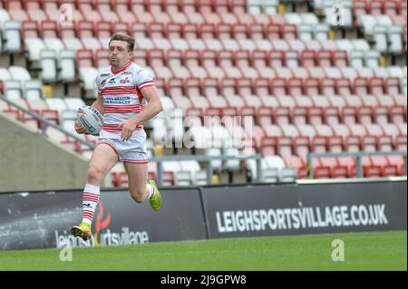 Leigh, Angleterre - 22nd mai 2022 - Ed Chamberlain des Centurion de Leigh fait une course pour tenter sa chance. Rugby League Betfred Championship Leigh Centurions vs Workington Town au Leigh Sports Village Stadium, Leigh, Royaume-Uni Dean Williams Banque D'Images