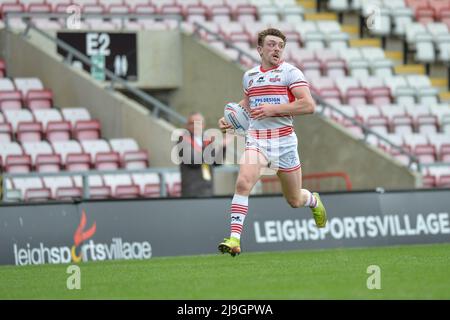 Leigh, Angleterre - 22nd mai 2022 - Ed Chamberlain des Centurion de Leigh fait une course pour tenter sa chance. Rugby League Betfred Championship Leigh Centurions vs Workington Town au Leigh Sports Village Stadium, Leigh, Royaume-Uni Dean Williams Banque D'Images