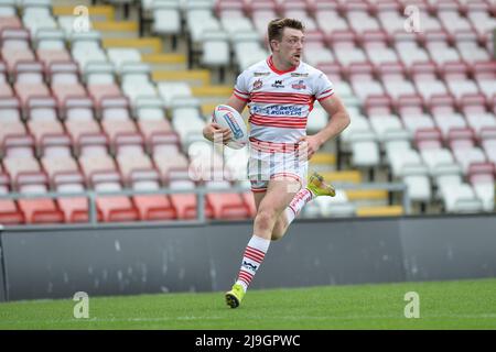 Leigh, Angleterre - 22nd mai 2022 - Ed Chamberlain des Centurion de Leigh fait une course pour tenter sa chance. Rugby League Betfred Championship Leigh Centurions vs Workington Town au Leigh Sports Village Stadium, Leigh, Royaume-Uni Dean Williams Banque D'Images