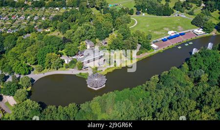 Dortmund, Rhénanie-du-Nord-Westphalie, Allemagne - Westfalenpark Dortmund avec Buschmuehlenteich. Banque D'Images