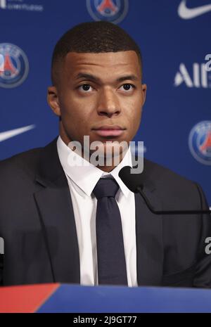 Paris, France, 23/05/2022, Kylian Mbappe de PSG lors d'une conférence de presse à la suite du renouvellement de son contrat à Paris Saint-Germain jusqu'en 2025, le 23 mai 2022 au stade du Parc des Princes à Paris, France - photo : Jean Catuffe/DPPI/LiveMedia crédit : Agence photo indépendante/Alay Live News Banque D'Images