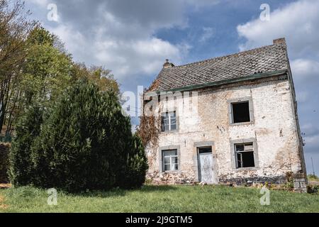 Urbex, ancienne ferme abandonnée quelque part en Belgique. Banque D'Images