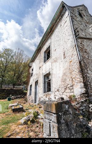 Urbex, ancienne ferme abandonnée quelque part en Belgique. Banque D'Images