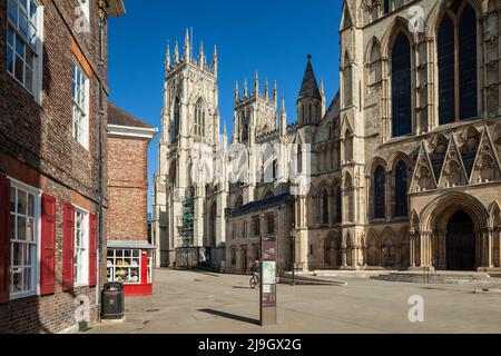 Matin du printemps à York Minster, ville de York, Angleterre. Banque D'Images