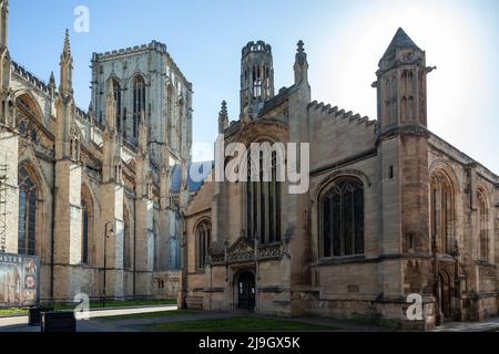 Matin du printemps à l'église St Michael le Belfrey et à York Minster, North Yorkshire, Angleterre. Banque D'Images