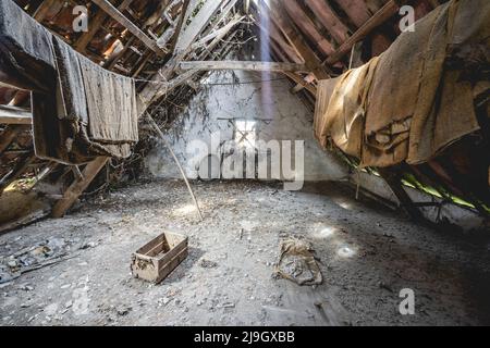 Urbex, ancienne ferme abandonnée quelque part en Belgique Banque D'Images