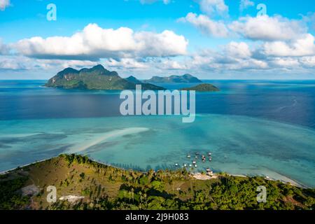 Drone point de vue de l'île tropicale - Maiga et Bohey Dulang île Banque D'Images