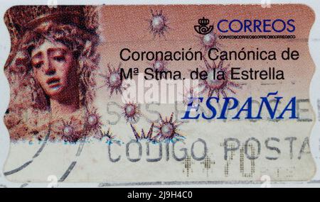 Photo d'un timbre-poste espagnol avec une image du Coronación Canónica de M. Stma. De la Estrella 1999 Banque D'Images