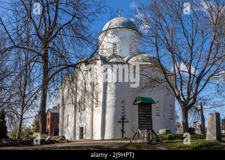 Staraya Ladoga, Russie, - 02 mai 2022, Église de l'Assomption de la Sainte Vierge au couvent de la Sainte-Dormition à Staraya Ladoga Banque D'Images