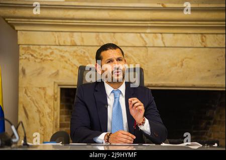 Le ministre colombien de l'intérieur, Daniel Palacios, tient une conférence de presse dans le cadre des élections présidentielles qui auront lieu le 29 mai, annonçant des mesures, à Bogota, Colombie, le 23 mai 2022. Photo de: Sebastian Barros Banque D'Images