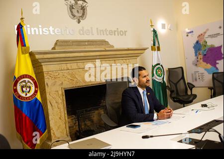 Le ministre colombien de l'intérieur, Daniel Palacios, tient une conférence de presse dans le cadre des élections présidentielles qui auront lieu le 29 mai, annonçant des mesures, à Bogota, Colombie, le 23 mai 2022. Photo de: Sebastian Barros Banque D'Images