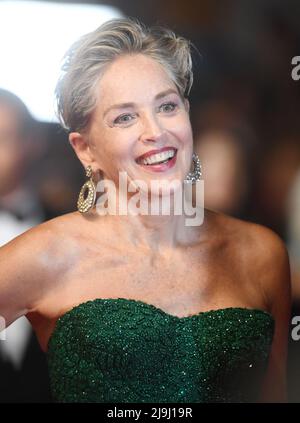 Cannes, France. 23rd mai 2022. L'actrice américaine Sharon Stone assiste à la première des crimes du futur au Palais des Festivals au Festival de Cannes 75th, en France, le lundi 23 mai 2022. Photo de Rune Hellestad/ Credit: UPI/Alay Live News Banque D'Images