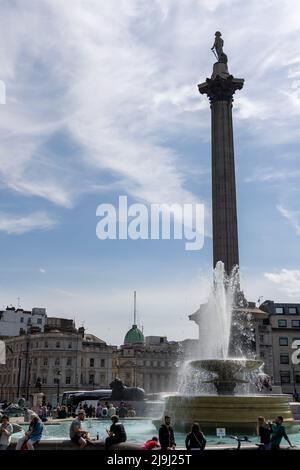 Londres, Angleterre - 13 mai 2022 : colonne de Nelson à Trafalgar Square, Londres, Grande-Bretagne Banque D'Images