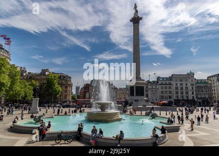 Londres, Angleterre - 13 mai 2022 : colonne de Nelson à Trafalgar Square, Londres, Grande-Bretagne Banque D'Images