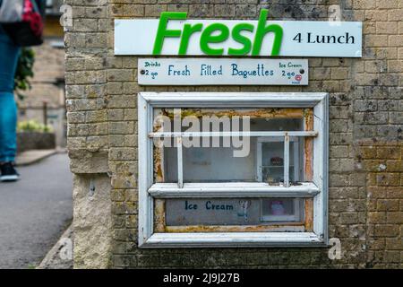 Village modèle à Bourton on the Water, Gloucestershire, Angleterre. Banque D'Images