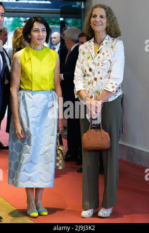 Madrid, Espagne. 23rd mai 2022. Angeles Gonzalez-Sinde et la princesse Elena d'Espagne assistent à la première "El Comensal" au cinéma Paz à Madrid. Crédit : SOPA Images Limited/Alamy Live News Banque D'Images