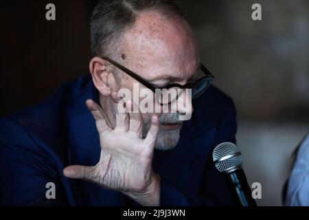 12 mai 2022, Naplouse, Cisjordanie, Palestine: L'avocat britannique Ben Emerson assiste à la conférence de presse à la maison palestinienne après que l'homme d'affaires palestinien Munob Al-Masry ait déposé une affaire contre le gouvernement britannique concernant la Déclaration Balfour, dans la ville de Naplouse, en Cisjordanie. Balfour est une déclaration publique publiée par le gouvernement britannique pendant la première Guerre mondiale déclarant son soutien à la création d'une « maison nationale pour le peuple juif » en Palestine. (Credit image: © Nasser Ishtayeh/SOPA Images via ZUMA Press Wire) Banque D'Images