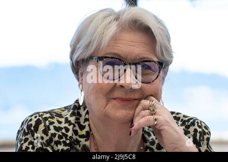 Toulon, France, 23/05/2022, Edith Audibert, député du Var, est vu lors de la conférence de presse. La fête les Républicains (LR) organise une conférence de presse à Toulon dans le département du Var. Le secrétaire départemental du parti Frédéric Masquelier (également maire de Saint-Raphaël) présente les huit candidats qui se présentent à l'élection législative. La situation du parti est délicate dans toute la région et dans le Var par la scission d'une grande partie des représentants élus les Républicains qui ont rejoint Emmanuel Macron lors de l'élection présidentielle d'avril 2022. Banque D'Images