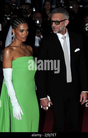 Célébrités arrivant au tapis rouge du Festival de Cannes 75th 2022 Banque D'Images