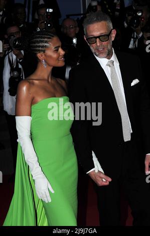 Célébrités arrivant au tapis rouge du Festival de Cannes 75th 2022 Banque D'Images