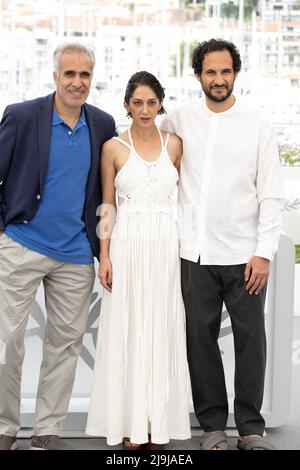 Le directeur Ali Abbasi, ZAR Amir Ebrahimi et Mehdi Bajestani assistent au photocall de Jerry Lee Lewis: Trouble in Mind assiste au photocall pour Moonage Dream lors du festival annuel de Cannes 75th au Palais des Festivals le 23 mai 2022 à Cannes, France. Photo de David Niviere/ABACAPRESS.COM Banque D'Images