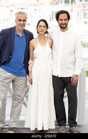 Le directeur Ali Abbasi, ZAR Amir Ebrahimi et Mehdi Bajestani assistent au photocall de Jerry Lee Lewis: Trouble in Mind assiste au photocall pour Moonage Dream lors du festival annuel de Cannes 75th au Palais des Festivals le 23 mai 2022 à Cannes, France. Photo de David Niviere/ABACAPRESS.COM Banque D'Images