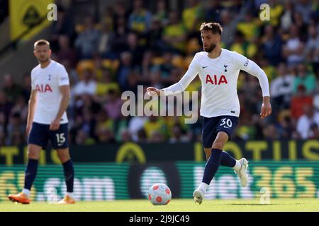 Carrow Road, Norwich, Norforlk, Royaume-Uni. 22nd mai 2022. Premier League football, Norwich contre Tottenham; Rodrigo Bentancur de Tottenham Hotspur crédit: Action plus Sports/Alamy Live News Banque D'Images