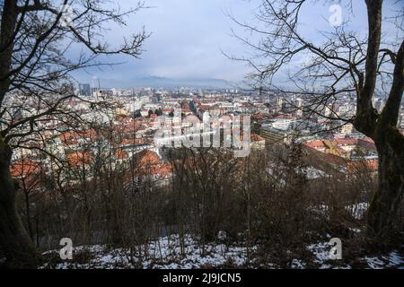 Ljubljana : vue panoramique du centre-ville depuis le château. Slovénie Banque D'Images