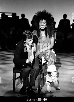 Bonnie Pointer se produit sur American Bandstand, 1985 crédit: Ron Wolfson / Mediapench Banque D'Images