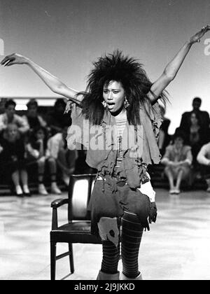 Bonnie Pointer se produit sur American Bandstand, 1985 crédit: Ron Wolfson / Mediapench Banque D'Images