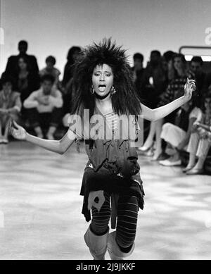 Bonnie Pointer se produit sur American Bandstand, 1985 crédit: Ron Wolfson / Mediapench Banque D'Images