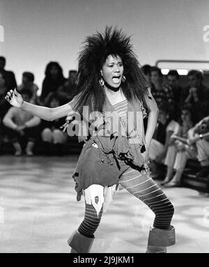 Bonnie Pointer se produit sur American Bandstand, 1985 crédit: Ron Wolfson / Mediapench Banque D'Images