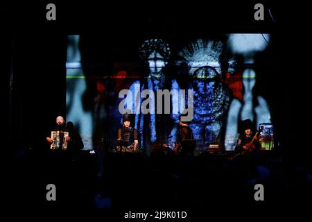 Die ukrainische Band DakhaBrakha im Rahmen des 19. Neiße Filmfestivals live im Kühlhaus Görlitz. Görlitz, 20.05.2022 Banque D'Images