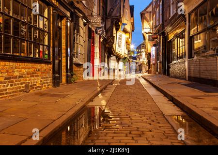 Aube sur les ruines dans le centre-ville de York, North Yorkshire, Angleterre. Banque D'Images