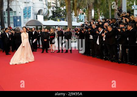 Tang Wei participe à la première de la « décision de quitter (Heojil Kyolshim) » lors du Festival annuel de Cannes 75th au Palais des Festivals de Cannes, France, le 23 mai 2022. Banque D'Images