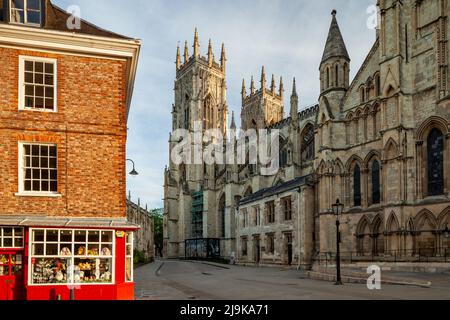 Matin du printemps à York Minster, North Yorkshire, Angleterre. Banque D'Images