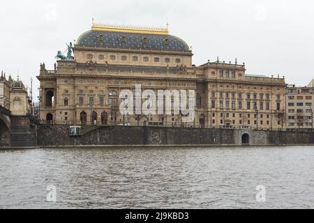 Théâtre national (Národní divadlo) à Prague, République tchèque. Banque D'Images