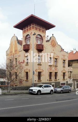 Villa Art Nouveau Helenka conçue par l'architecte tchèque Alois Korda avec des peintures murales de l'artiste tchèque Frantisek Kobliha (1903) dans le quartier de Malvazinky à Prague, République tchèque. Banque D'Images