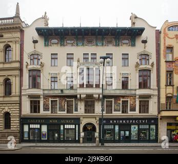Immeuble Art Nouveau de la Compagnie d'assurance Prague (pojišťovna Praha) dans l'avenue Národní à Staré Město (vieille ville) à Prague, République Tchèque. Le bâtiment conçu par l'architecte tchèque Osvald Polívka a été construit entre 1906 et 1907. Banque D'Images