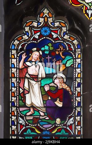 Une fenêtre en vitraux de William Wailes représentant l'apparence de Jésus à Marie-Madeleine, à l'église Saint-Pierre et Saint-Paul, à King's Sutton, à Northampto Banque D'Images