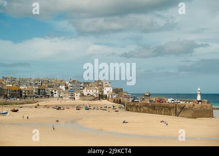 St Ives, Cornwall, Royaume-Uni. Plage du port de St Ives à marée basse. Banque D'Images