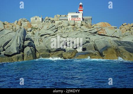 Phare sur les îles Lavezzi, groupe de petite île de granit entre la Corse et la Sardaigne, Corse, France, Mer méditerranée, Europe Banque D'Images