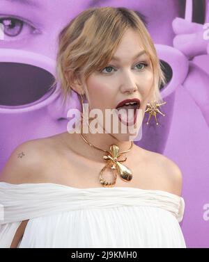 Los Angeles, États-Unis. 23rd mai 2022. Grace VanderWaal arrive au premier StarGIRL HOLLYWOOD de Disney qui a eu lieu au théâtre El Capitan le lundi 23 mai 2022. (Photo par Sthanlee B. Mirador/Sipa USA) crédit: SIPA USA/Alay Live News Banque D'Images